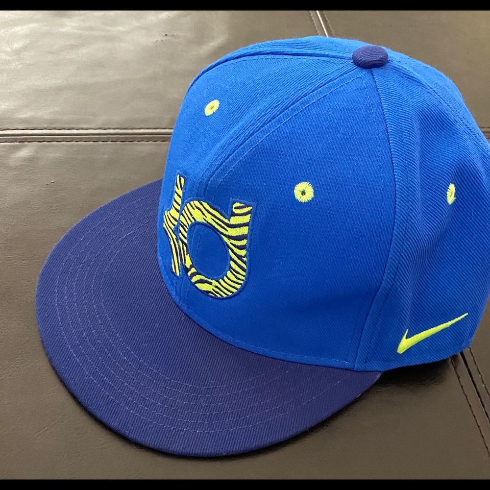 Like new!!!! Nike KD snap back boys ball cap.